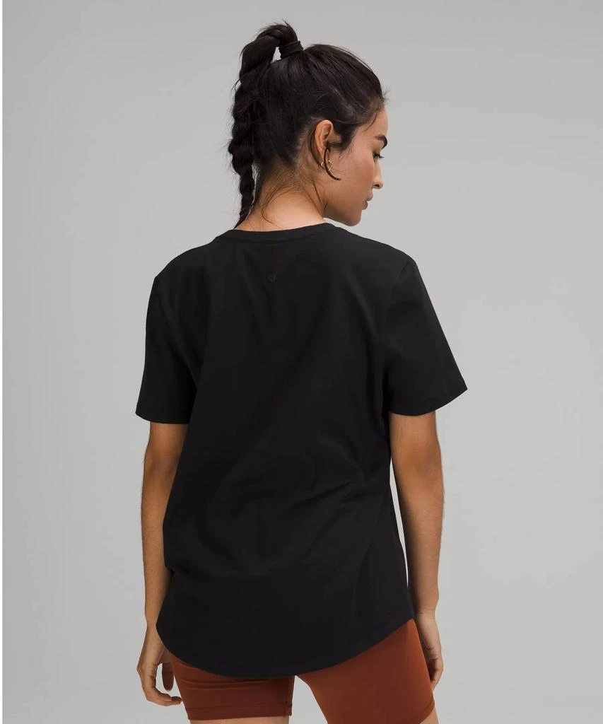 Love Curved-Hem Crewneck T-Shirt 商品