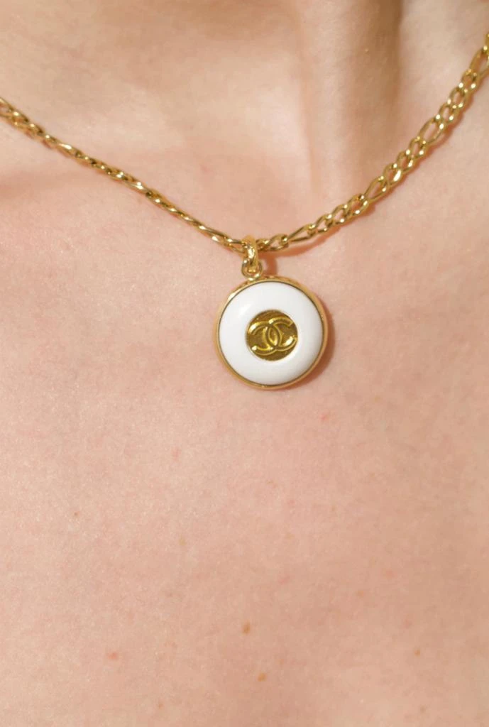 商品Saruc x Wanan|Chanel Gold White Button Necklace with Logo,价格¥1785,第4张图片详细描述