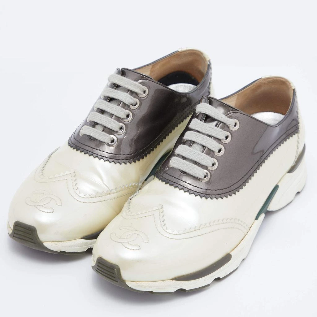 商品[二手商品] Chanel|Chanel Cream/Grey Patent Leather CC Oxford Sneakers Size 37.5,价格¥1694,第2张图片详细描述