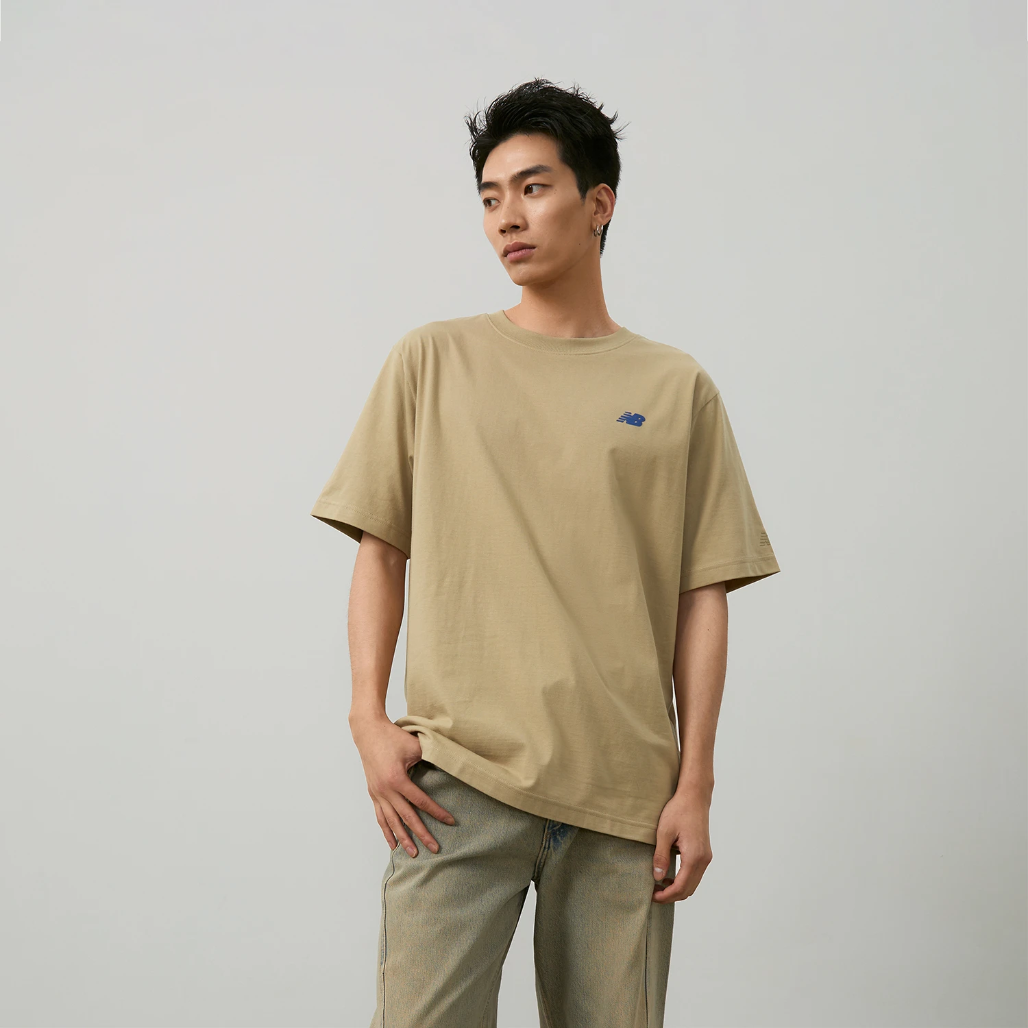 商品[国内直发] New Balance|x PK设计师联名款 向心生活插画系列 春日限定彩色印花漫画跑步健身训练舒适透气半袖T恤 男女同款 卡其色,价格¥293,第7张图片详细描述