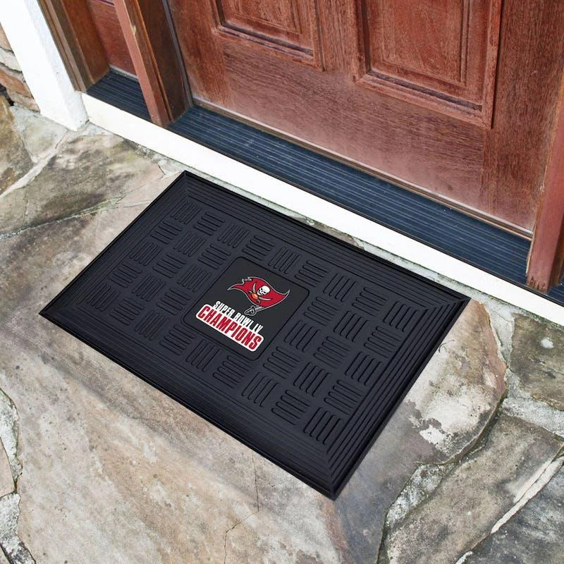 商品Fanmats|Tampa Bay Bucs 2021 Super Bowl LV Champs Heavy Duty Vinyl Medallion Door Mat,价格¥378,第1张图片