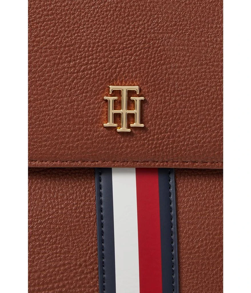 商品Tommy Hilfiger|Ruby II Flap Backpack-Pebble PVC,价格¥851,第4张图片详细描述