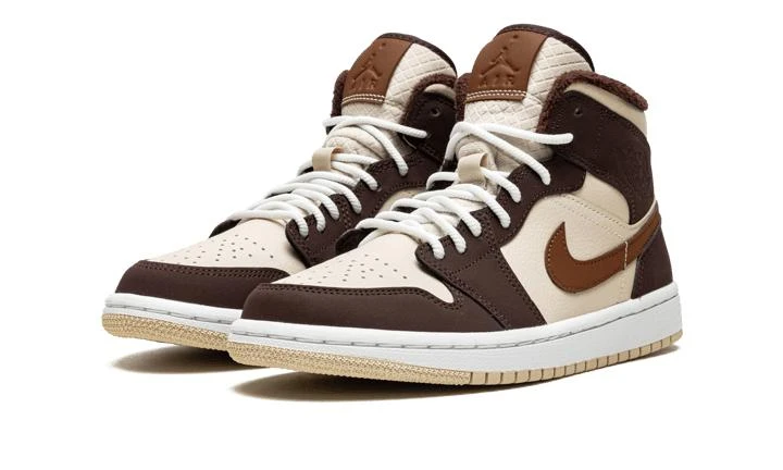 商品Jordan|WMNS Air Jordan 1 MID SE,价格¥1495-¥2690,第3张图片详细描述