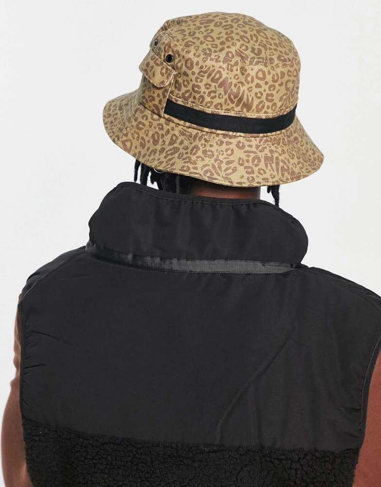 商品Rip N Dip|RIPNDIP spotted safari bucket hat in beige with all over leopard print,价格¥216,第2张图片详细描述