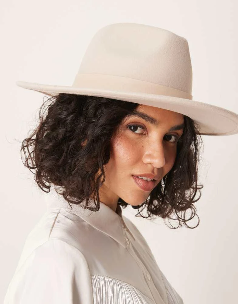 商品My Accessories|My Accessories suedette fedora hat in ecru,价格¥184,第2张图片详细描述