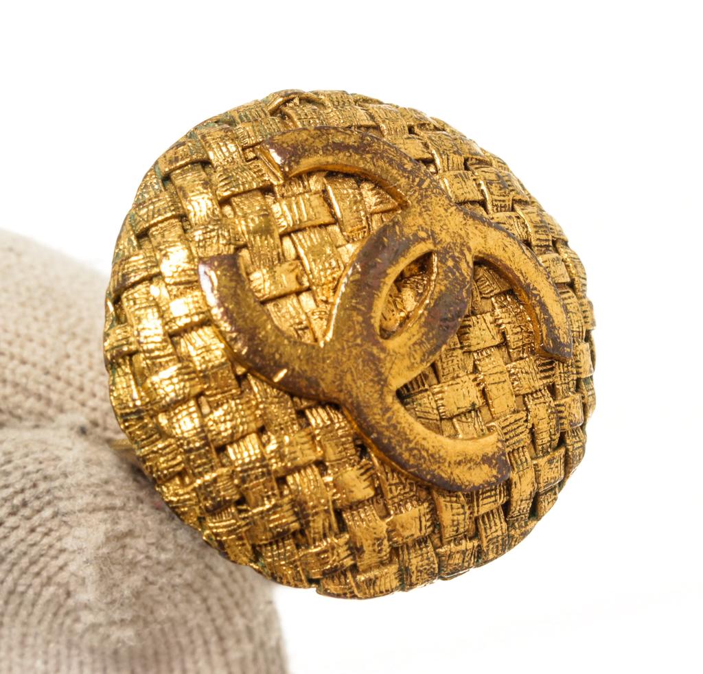 Chanel Gold CC Earrings商品第4张图片规格展示