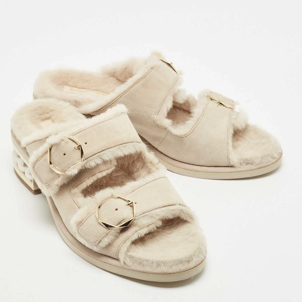 商品Nicholas Kirkwood|Nicholas Kirkwood Cream Suede and Fur Faux Pearl Buckle Detail Slide Sandals Size 41,价格¥2110,第4张图片详细描述