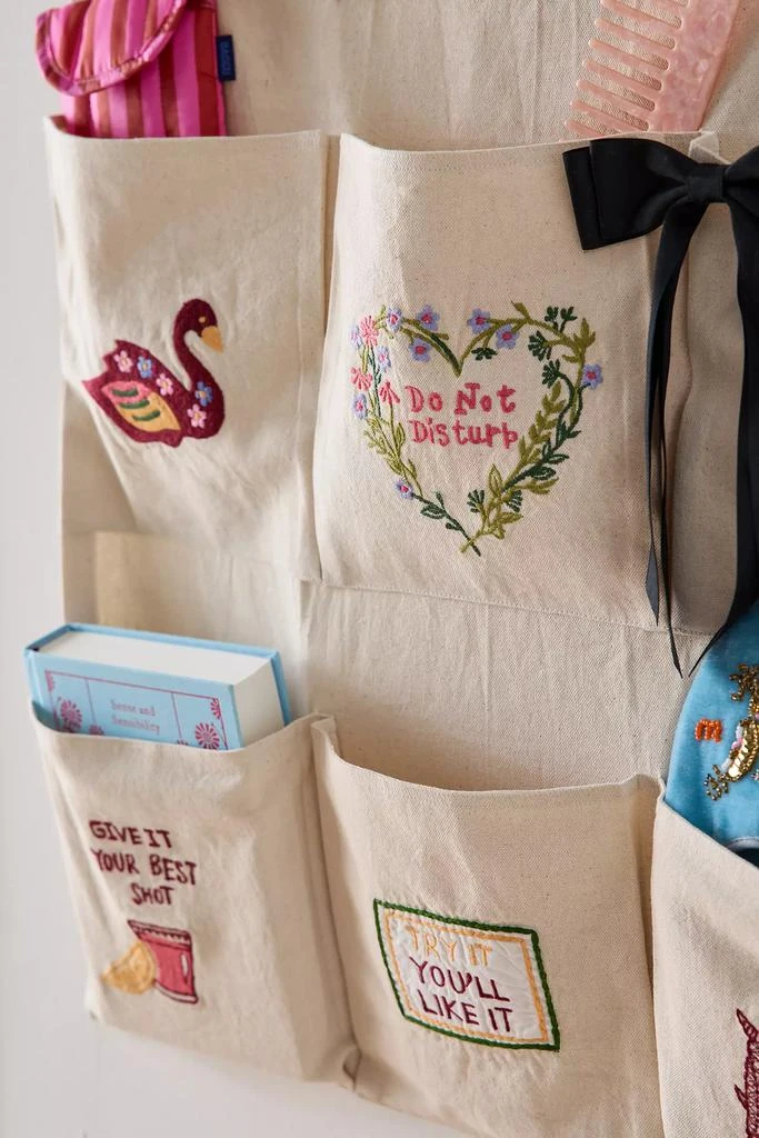 商品Urban Outfitters|Embroidered Graphic 9-Pocket Storage Wall Hanging,价格¥380,第2张图片详细描述