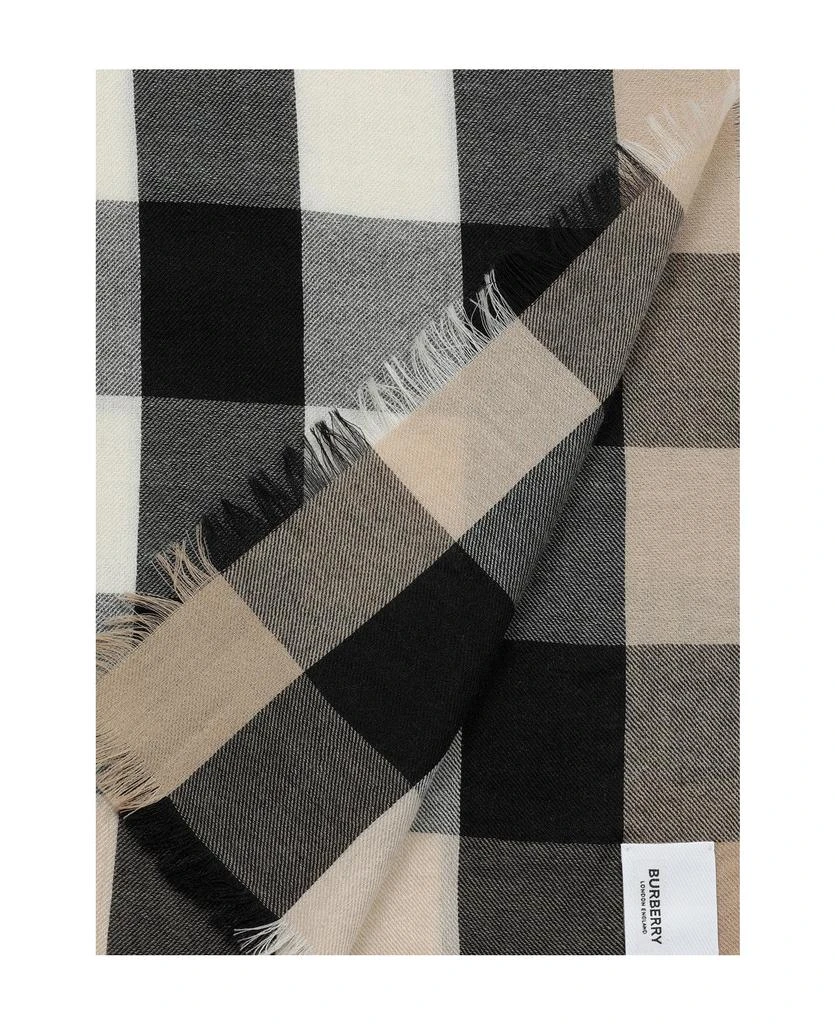 商品Burberry|Lightweight Check Scarf,价格¥5157,第2张图片详细描述