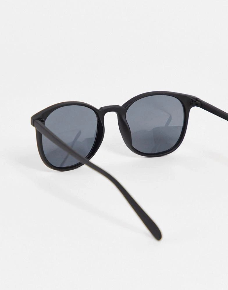 商品ASOS|ASOS DESIGN round sunglasses in matte black with smoke lens,价格¥53,第2张图片详细描述