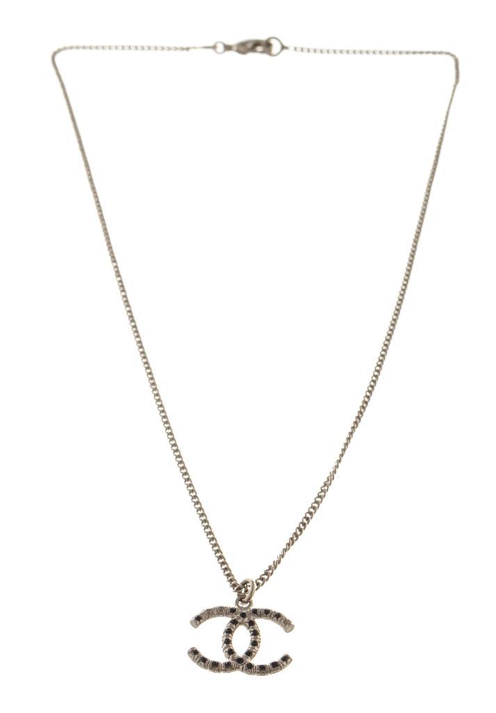 商品[二手商品] Chanel|Chanel Silver CC Logo Rhinestone Necklace,价格¥9266,第4张图片详细描述