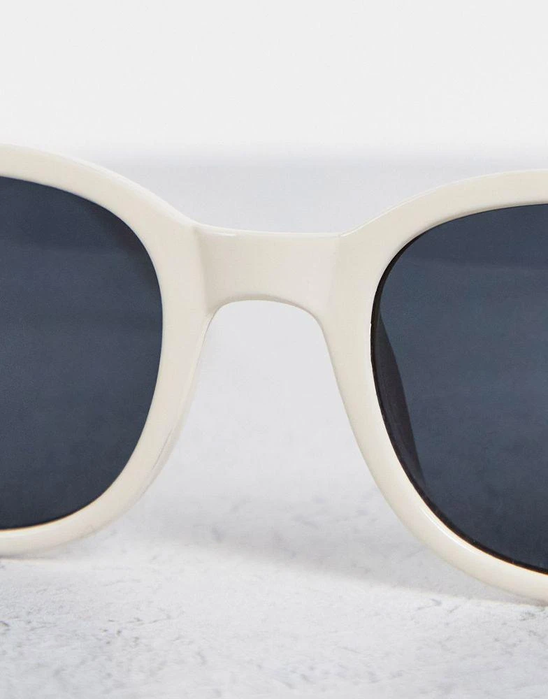 商品ASOS|ASOS DESIGN round sunglasses with smoke lens in ecru - BEIGE,价格¥49,第2张图片详细描述