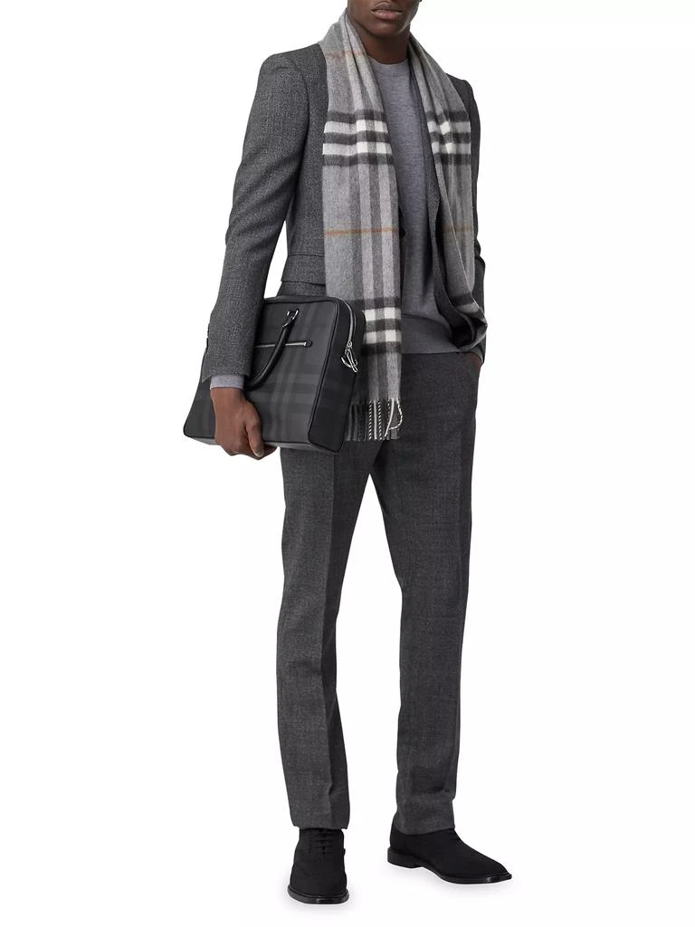 商品Burberry|The Classic Giant Check Cashmere Scarf,价格¥4392,第3张图片详细描述