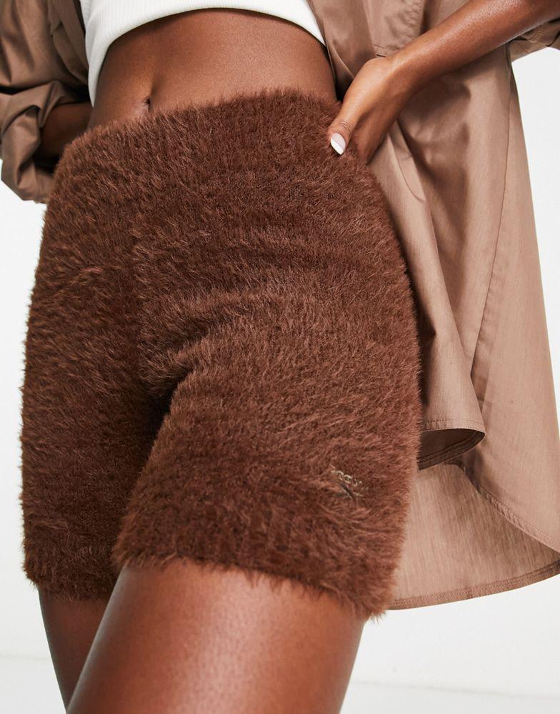 商品Reebok|Reebok cosy fluffy legging shorts in brown,价格¥95,第1张图片