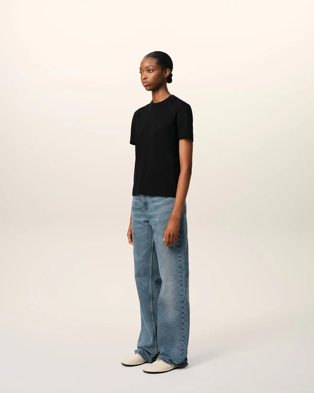 【预售】 AMI PARIS 25春夏 女士 短袖T恤 T-shirt Noir Ami de Coeur En Coton UTS003.724.001  商品
