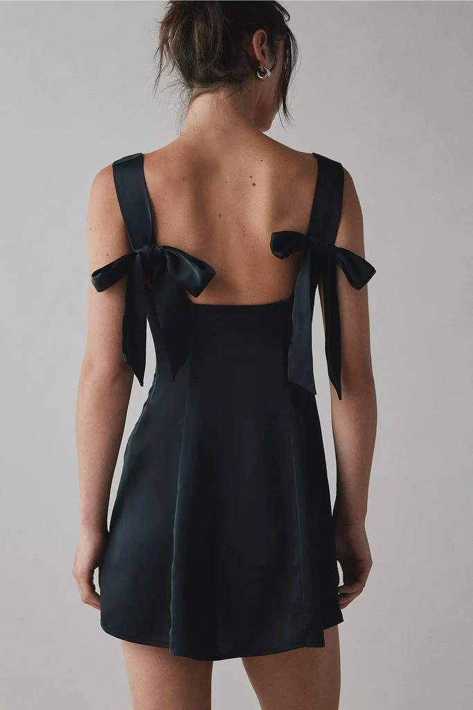 商品Urban Outfitters|UO Bri Double Bow Satin Mini Dress,价格¥292,第4张图片详细描述
