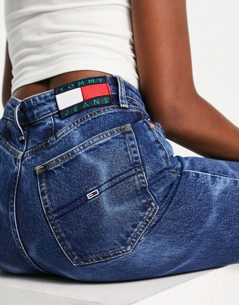 商品Tommy Hilfiger|Tommy Jeans high rise mom jean in pool wash,价格¥531,第3张图片详细描述
