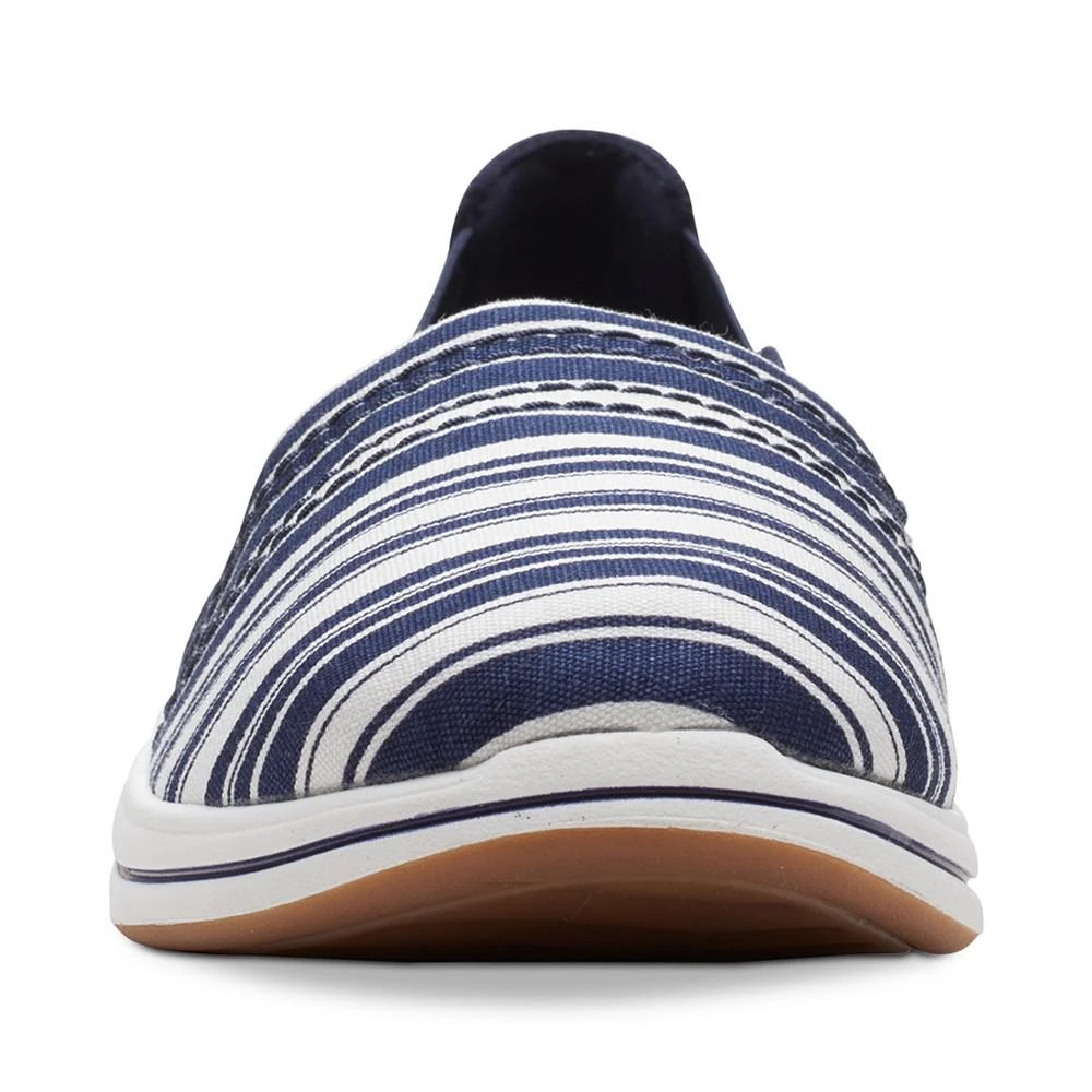 商品Clarks|Women's Cloudsteppers Breeze Step II Slip On Sneakers,价格¥317,第3张图片详细描述