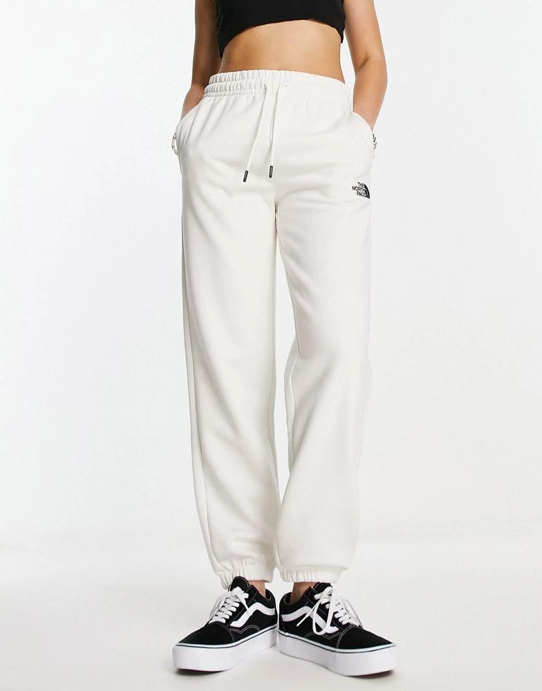商品The North Face|The North Face Essential oversized joggers in cream Exclusive at ASOS,价格¥481,第2张图片详细描述