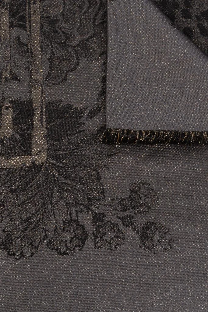 商品Salvatore Ferragamo|Salvatore Ferragamo Raw-Cut Edge Scarf,价格¥2090,第3张图片详细描述
