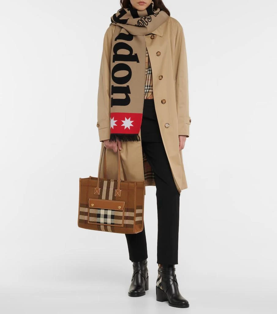 商品Burberry|Freya Small checked tote,价格¥12489,第5张图片详细描述