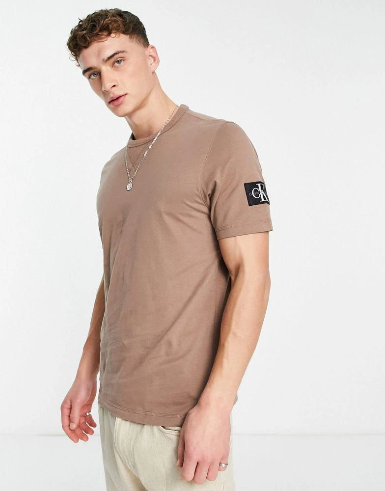 商品Calvin Klein|Calvin Klein Jeans monologo sleeve badge t-shirt in tan,价格¥384,第1张图片