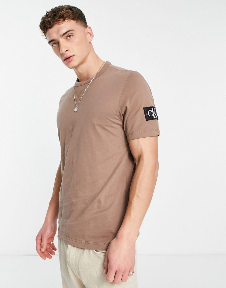 商品Calvin Klein|Calvin Klein Jeans monologo sleeve badge t-shirt in tan,价格¥357,第1张图片