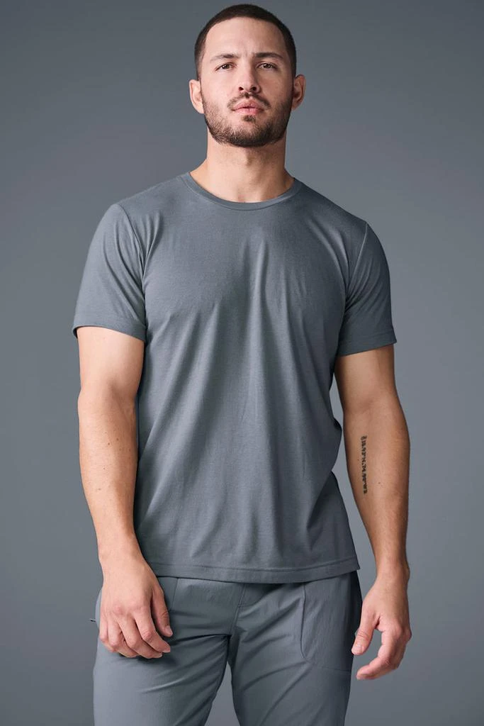 商品Alo|Triumph Tee - Athletic Heather Grey,价格¥442,第1张图片详细描述