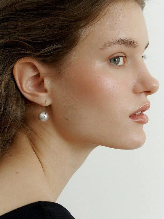 商品LOVE ME MONSTER|Soft Silver Pearl Ring Earrings,价格¥536,第3张图片详细描述