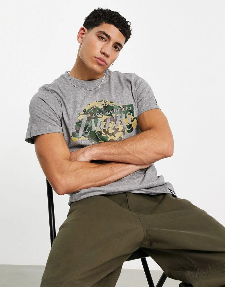 商品New Era|New Era LA Lakers camo infill print t-shirt in grey,价格¥137,第1张图片