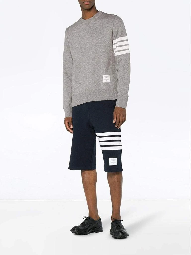 商品Thom Browne|THOM BROWNE MEN CLASSIC SWEATSHIRT WITH ENGINEERED 4 BAR IN CLASSIC LOOP BACK,价格¥4899,第3张图片详细描述