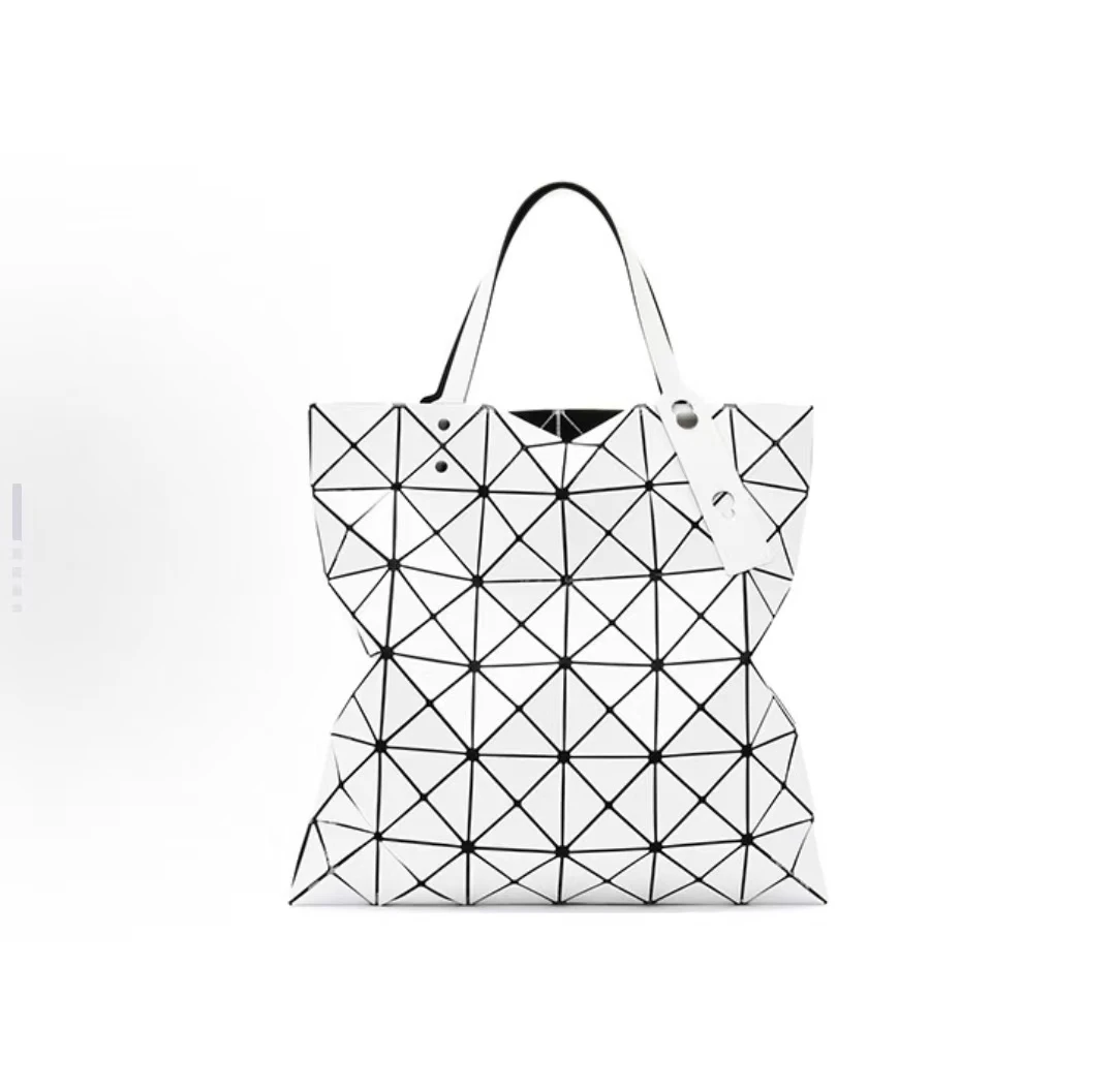 商品[国内直发] Issey Miyake|三宅一生 ISSEY MIYAKE Lucent系列 六格亮面大容量 人造革 托特包Tote包购物袋电脑包单肩手提包 女款 白色,价格¥2282,第1张图片