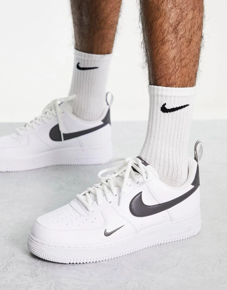 商品NIKE|Nike Air force 1 '07  trainers in white and metallic grey,价格¥991,第1张图片