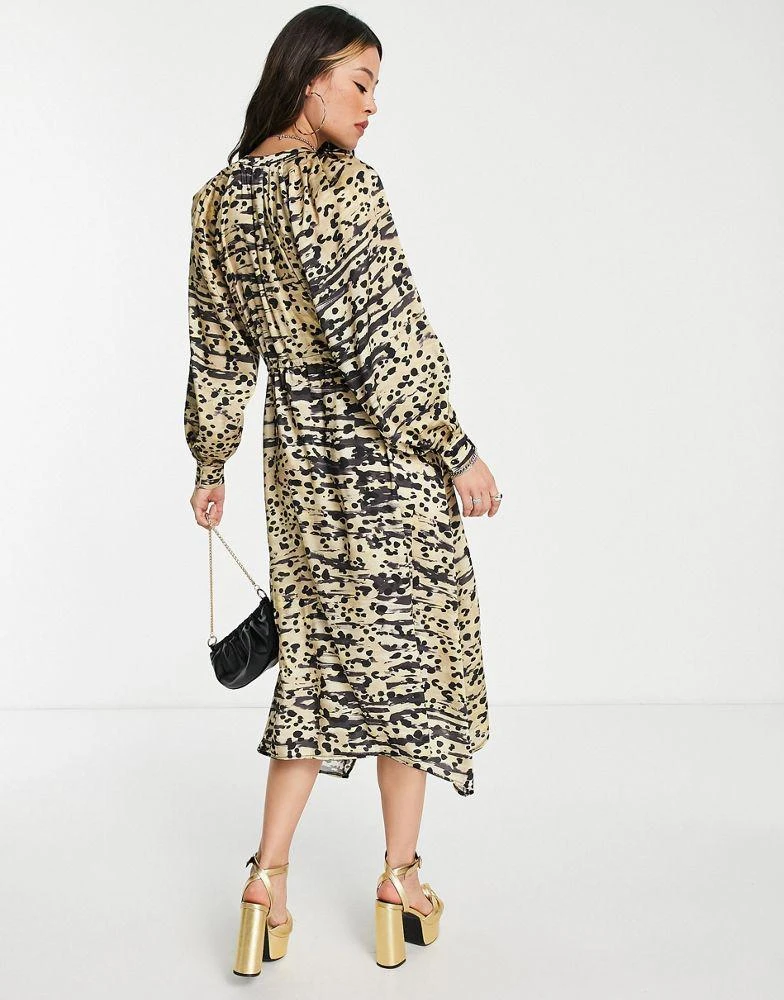 商品Topshop|Topshop satin shirt dress in animal print,价格¥389,第3张图片详细描述