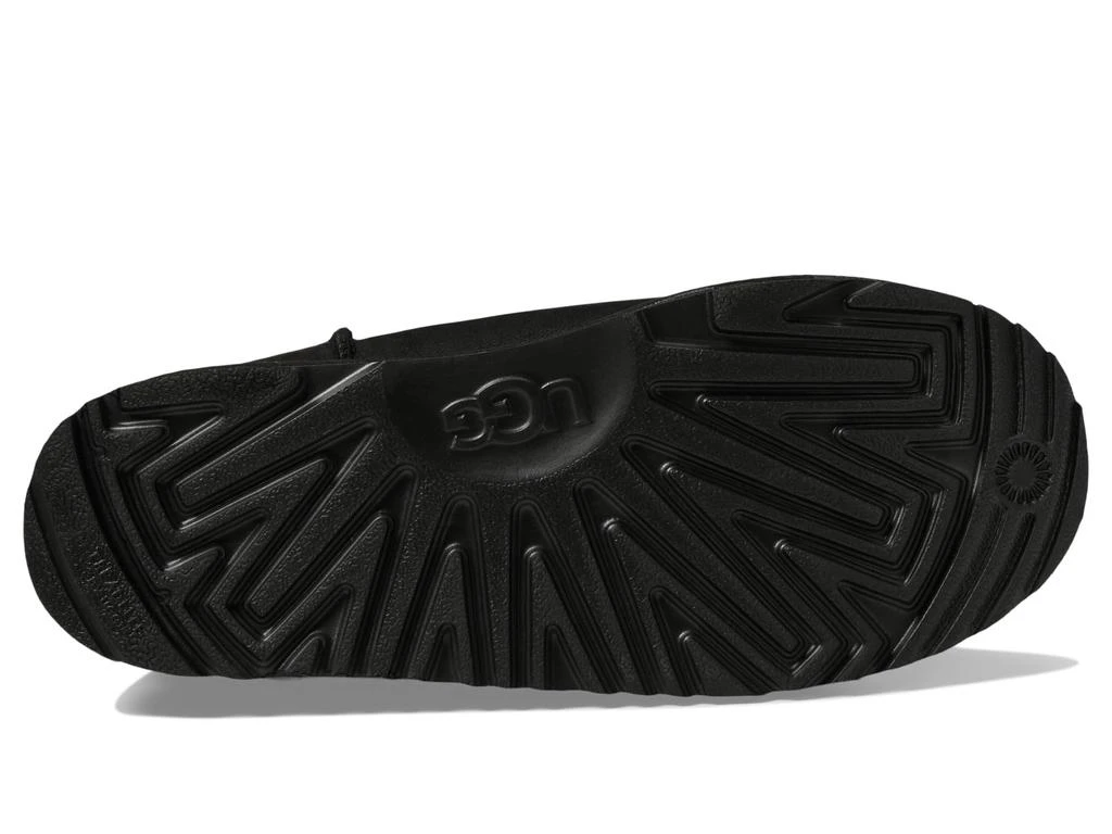 商品UGG|Classic Short II Waterproof (Little Kid/Big Kid),价格¥1117,第3张图片详细描述