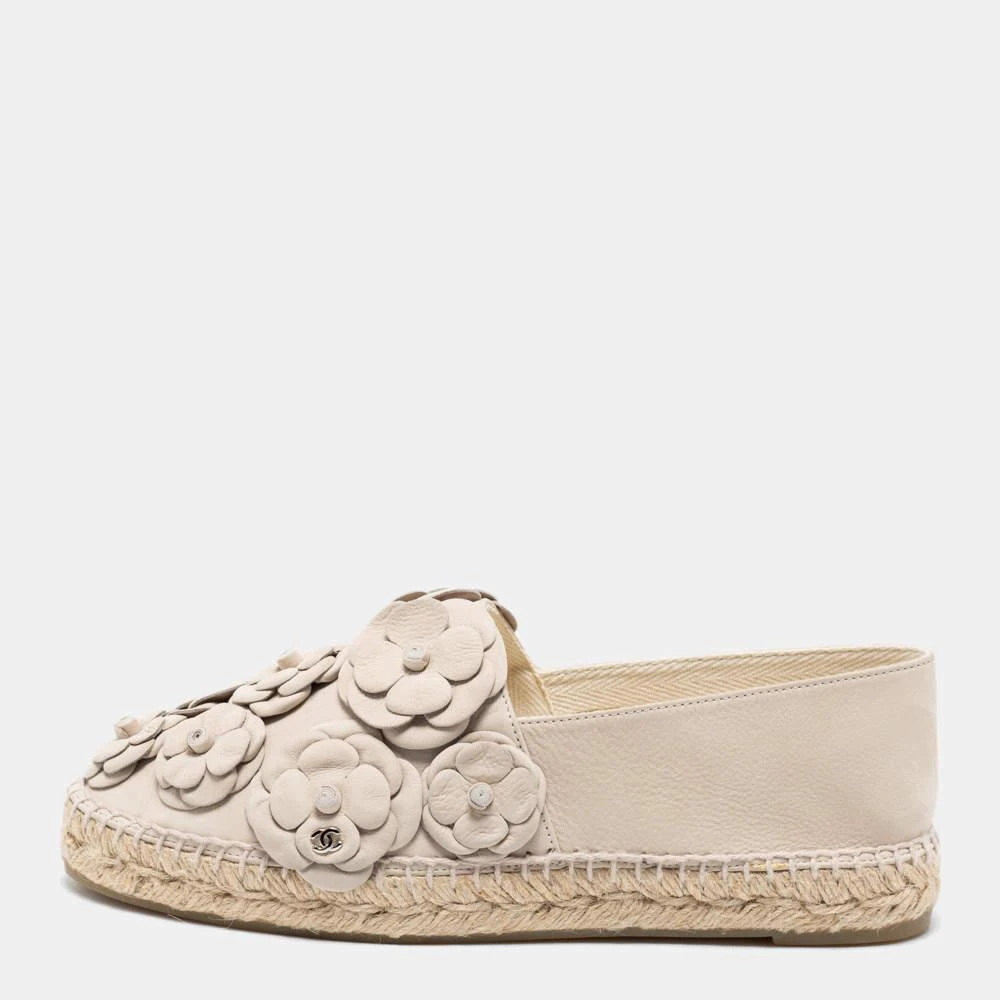 商品Chanel|Chanel Light Grey Nubuck Leather Camellia Flower Espadrille Flats Size 41,价格¥5390,第1张图片