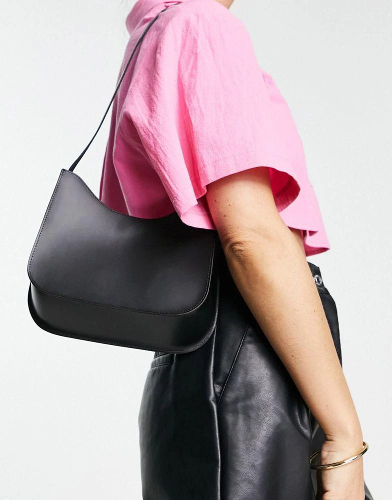 商品ASOS|ASOS DESIGN curved leather shoulder bag in black,价格¥260,第2张图片详细描述