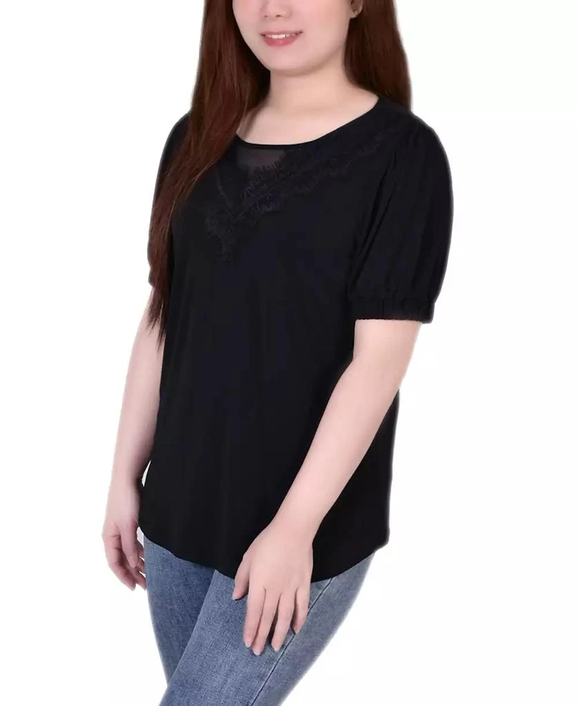 商品NY Collection|Petite Size Short Puff Sleeve Top with Lace,价格¥318,第3张图片详细描述