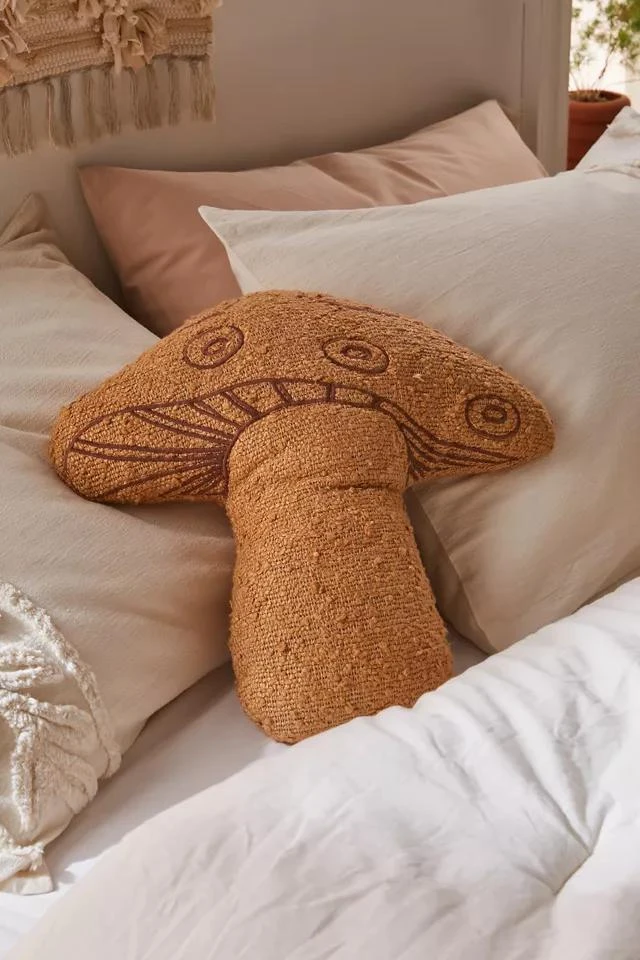 商品Urban Outfitters|Boucle Mushroom Throw Pillow,价格¥377,第1张图片