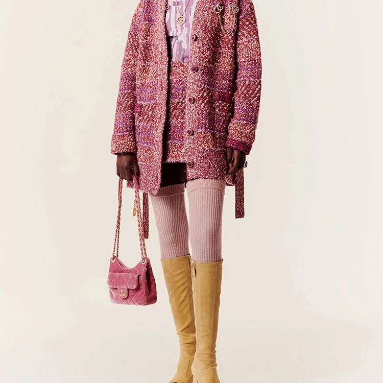 商品[国内直发] Chanel|香奈儿 23B 金扣菱格纹 天鹅绒 流浪包单肩斜挎包 小号 女款 粉色,价格¥45605,第7张图片详细描述