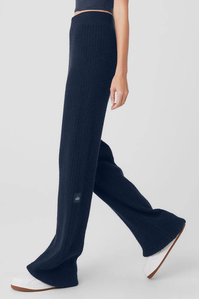 商品Alo|Cashmere High-Waist Plush Waffle Pant - Burgundy,价格¥2678,第3张图片详细描述