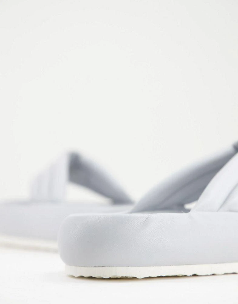 商品ASOS|ASOS DESIGN padded flip flops in grey,价格¥71,第2张图片详细描述