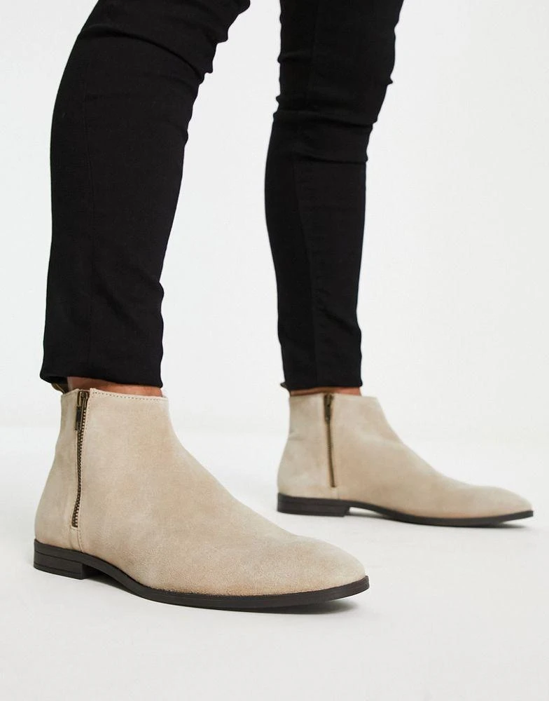 商品ASOS|ASOS DESIGN chelsea boots in stone suede with natural sole,价格¥111,第3张图片详细描述