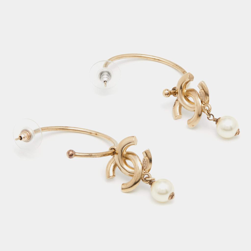 Chanel Gold Tone Crystal & Enamel CC Faux Pearl Drop Hoop Earrings商品第3张图片规格展示