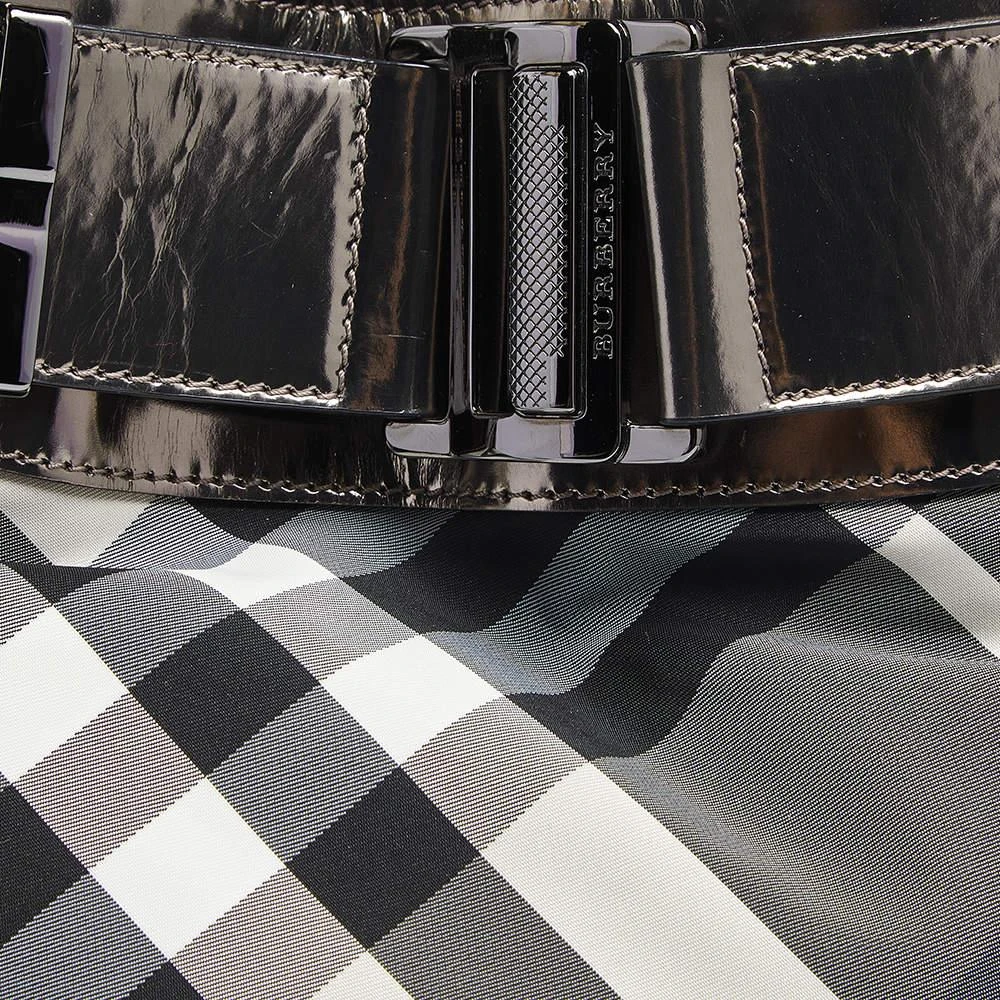 商品[二手商品] Burberry|Burberry Metallic/Black Beat Check Nylon and Glossy Leather Buckle Shoulder Bag,价格¥2892,第5张图片详细描述