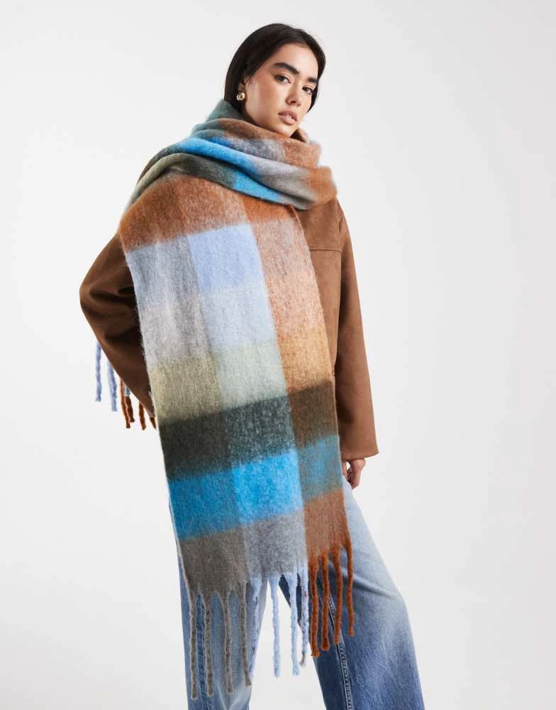 商品Threadbare|Threadbare blanket scarf in brown and blue check,价格¥161,第1张图片