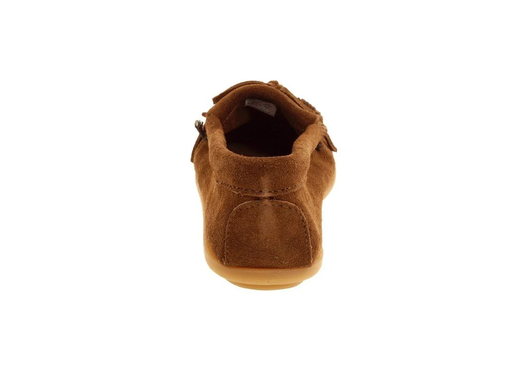 商品Minnetonka|Kilty Suede Moc 儿童麂皮平底鞋,价格¥186,第5张图片详细描述