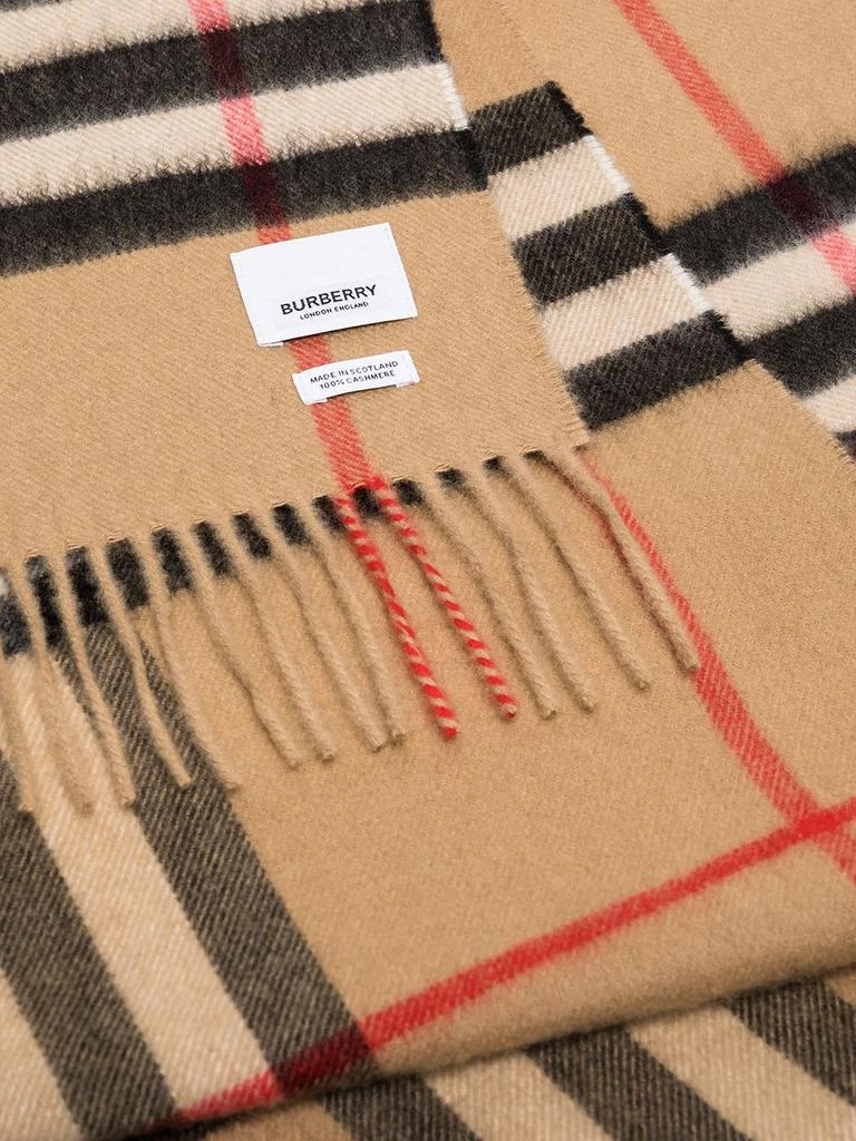 商品Burberry|BURBERRY Vintage Check cashmere scarf,价格¥4431,第3张图片详细描述