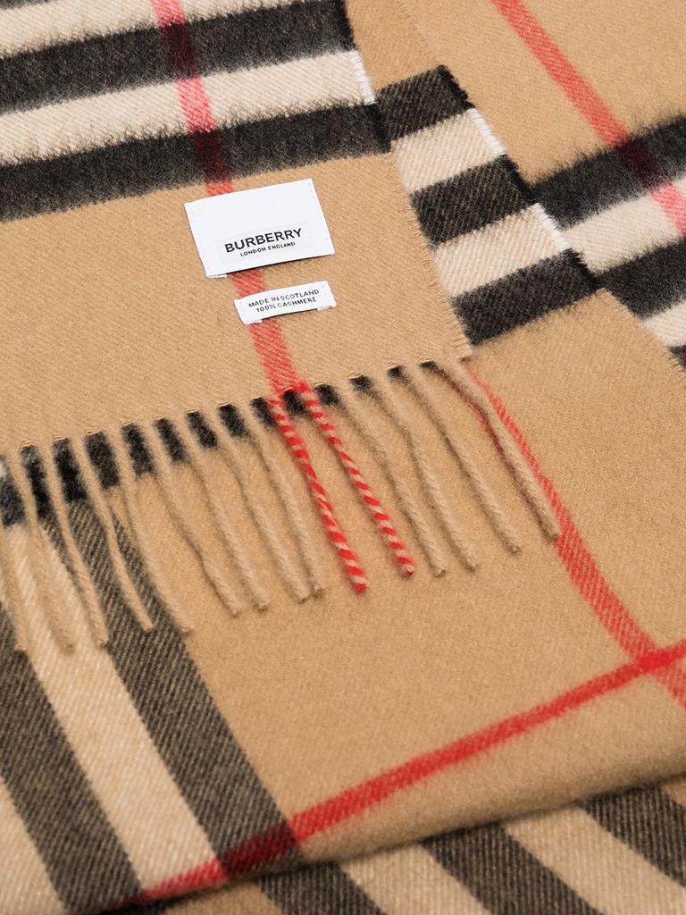 商品Burberry|BURBERRY Vintage Check cashmere scarf,价格¥4111,第5张图片详细描述