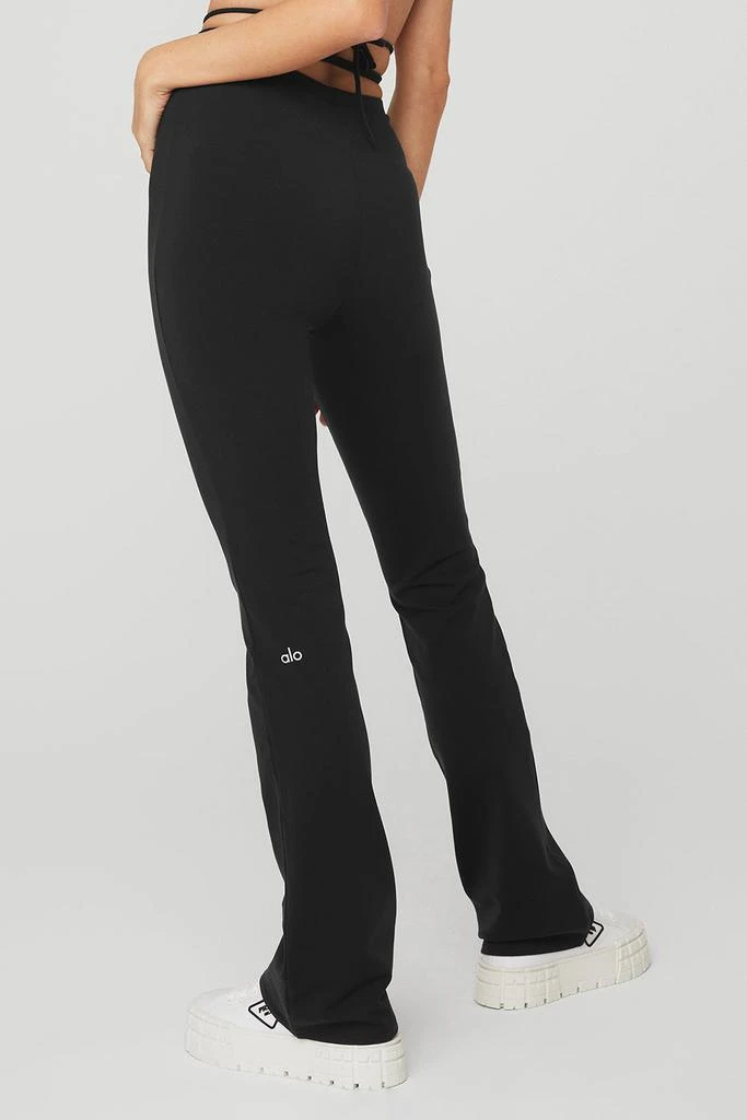 商品Alo|Airbrush High-Waist Cinch Flare Legging - Black,价格¥692,第2张图片详细描述